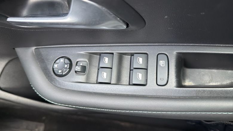 Peugeot 208 1.2 PureTech 100 Allure Premium 5dr Petrol Hatchback